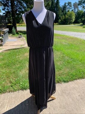 Black and white polka dot maxi sleeveless v neck dress